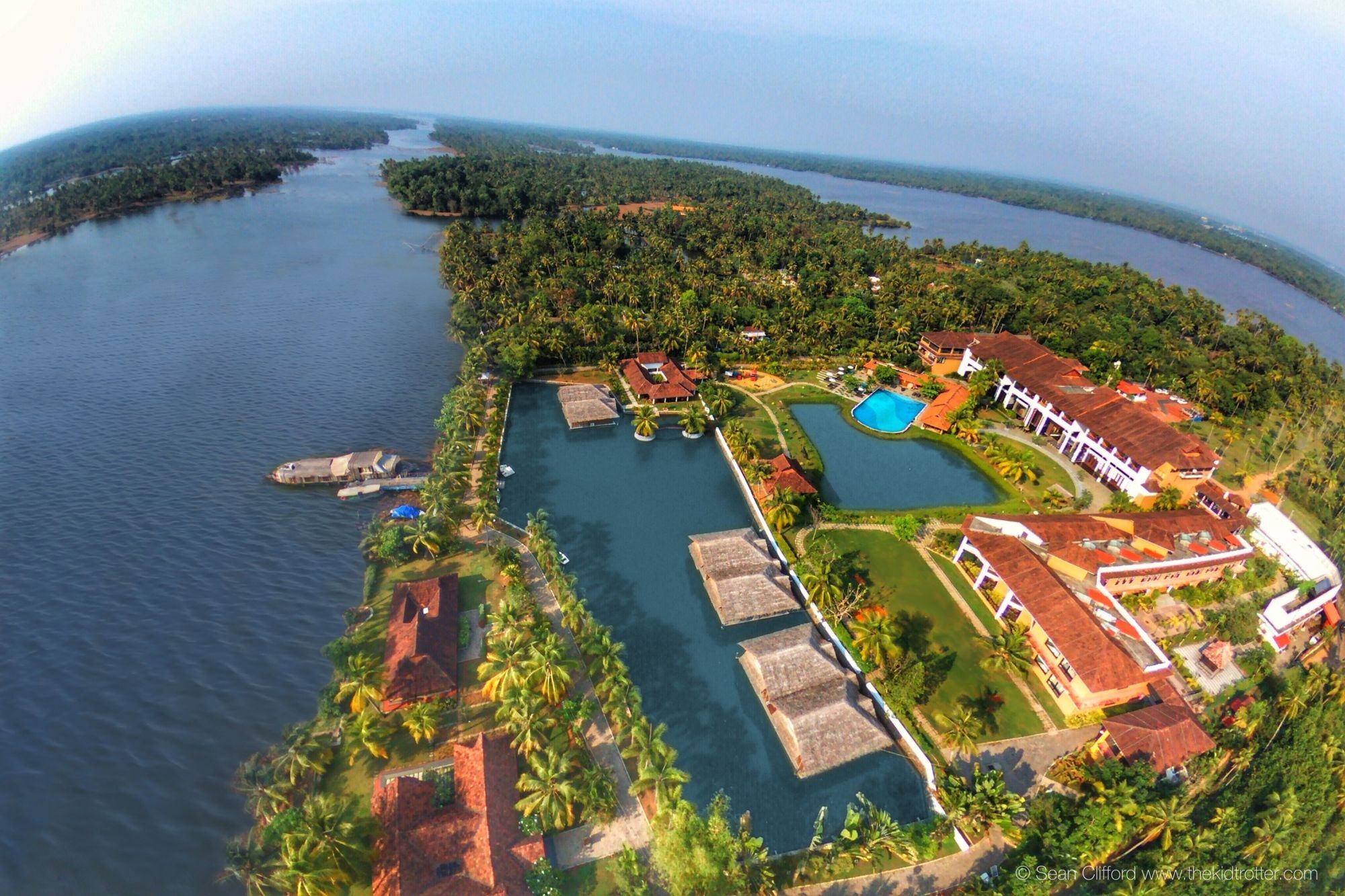 Vasundhara Sarovar Premiere Alappuzha Exteriér fotografie